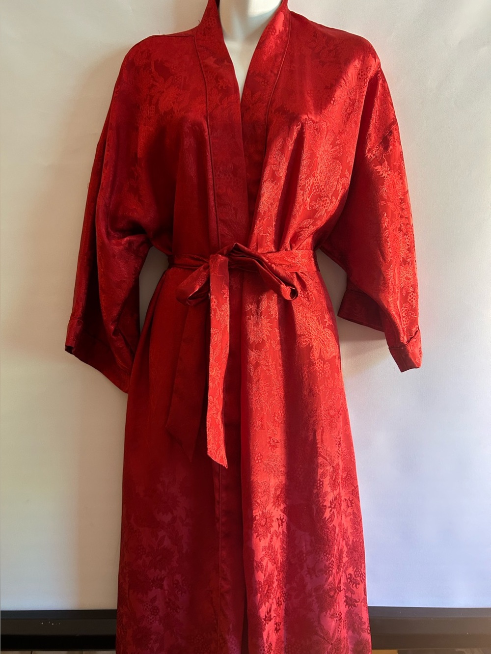 VALERIE STEVENS VINTAGE ALL OVER EMBROIDERED FLORAL BELT & POCKETS DK RED ROBE M